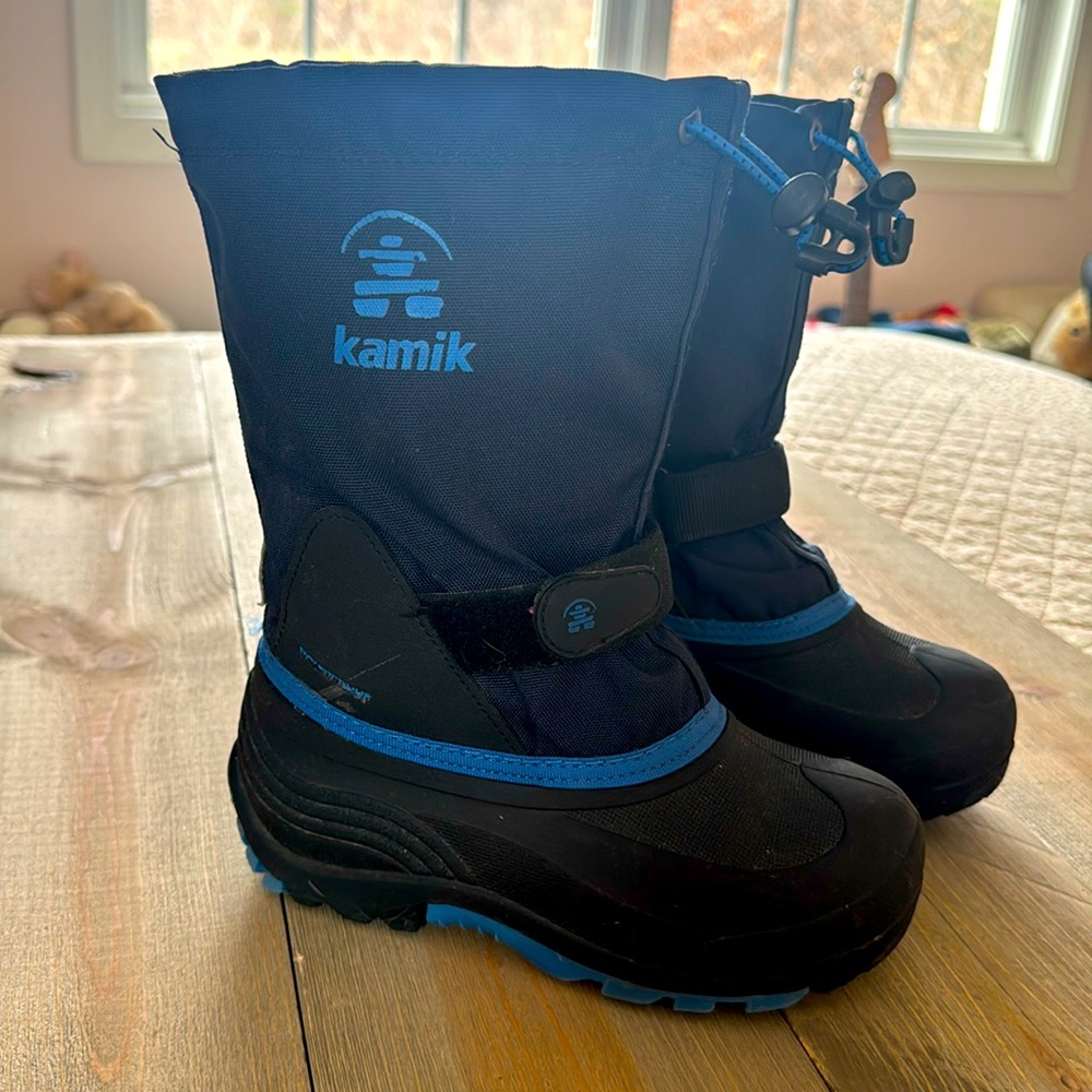 Size 1 Boys Kamik Snowboots